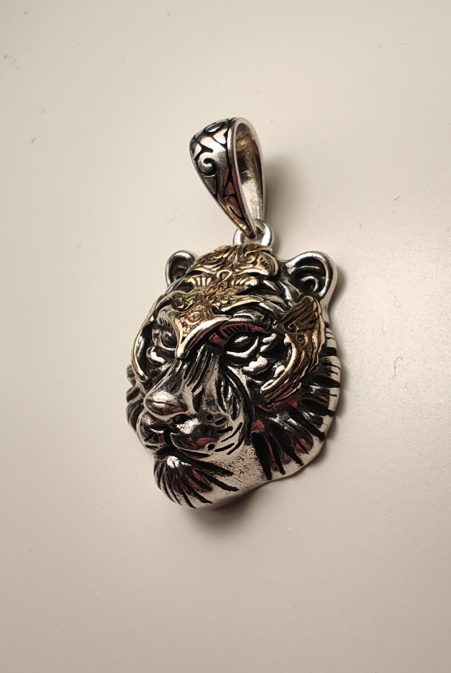 SILVER Siberian tiger